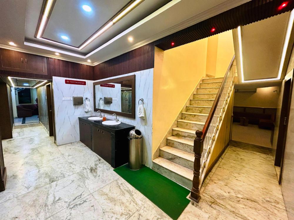 hotel delta international