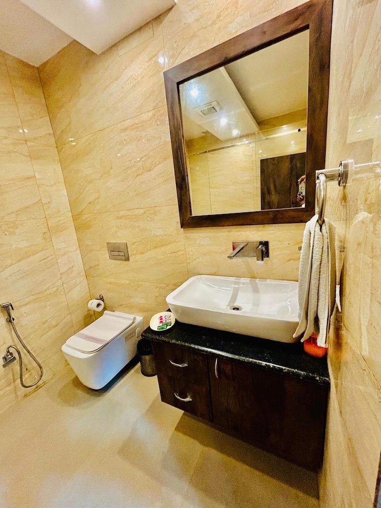 hotel delta international