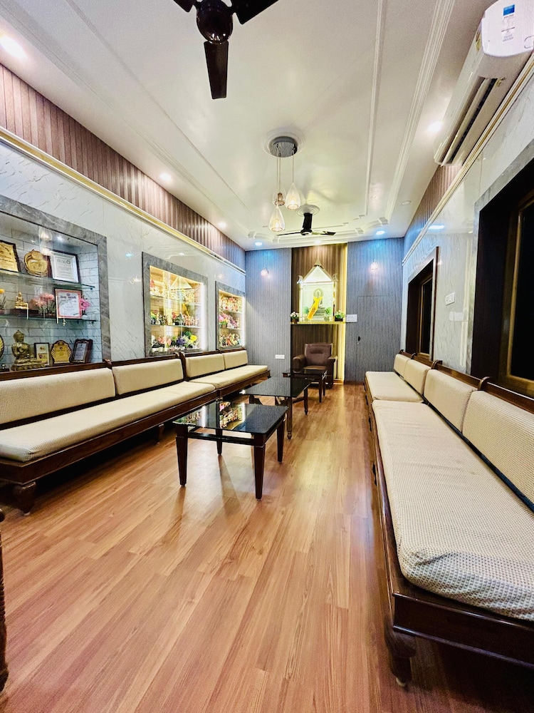 hotel delta international