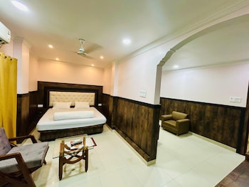 hotel delta international