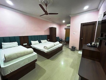 hotel delta international