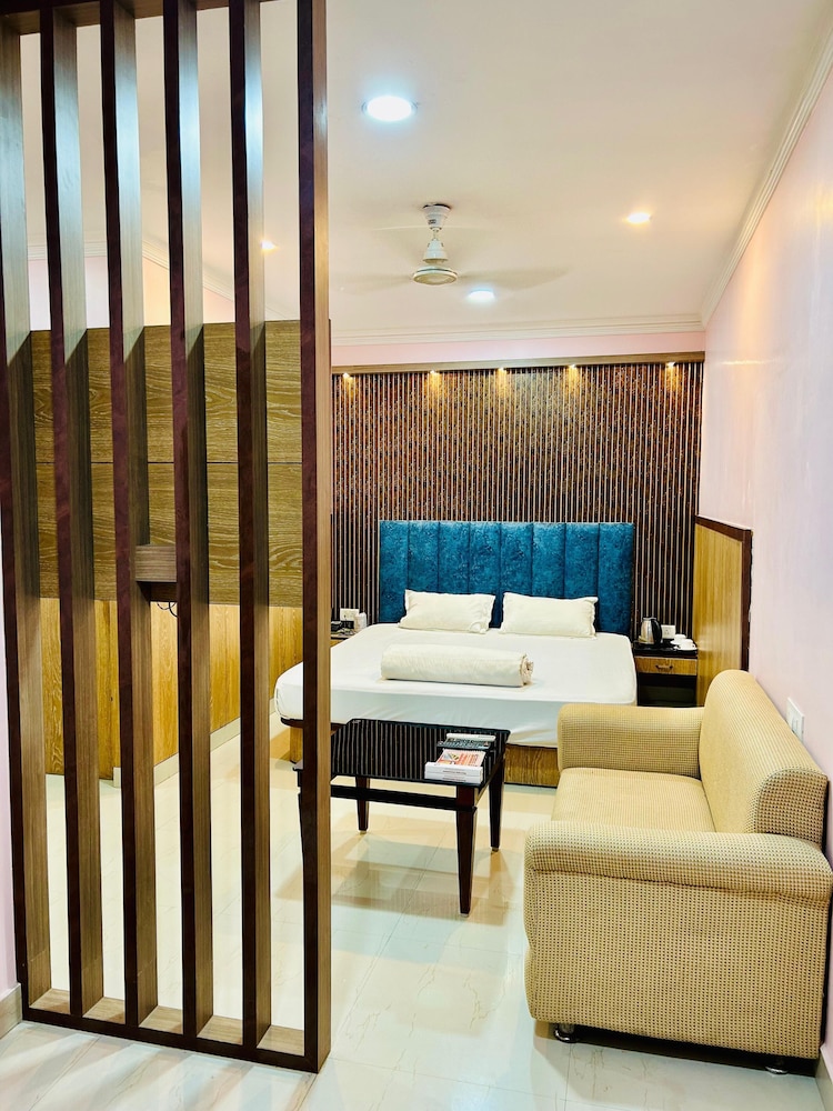 hotel delta international