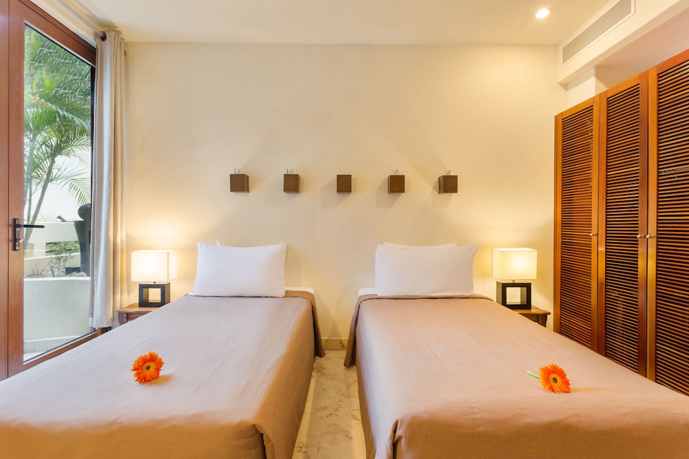 porto playa condo hotel and beachclub