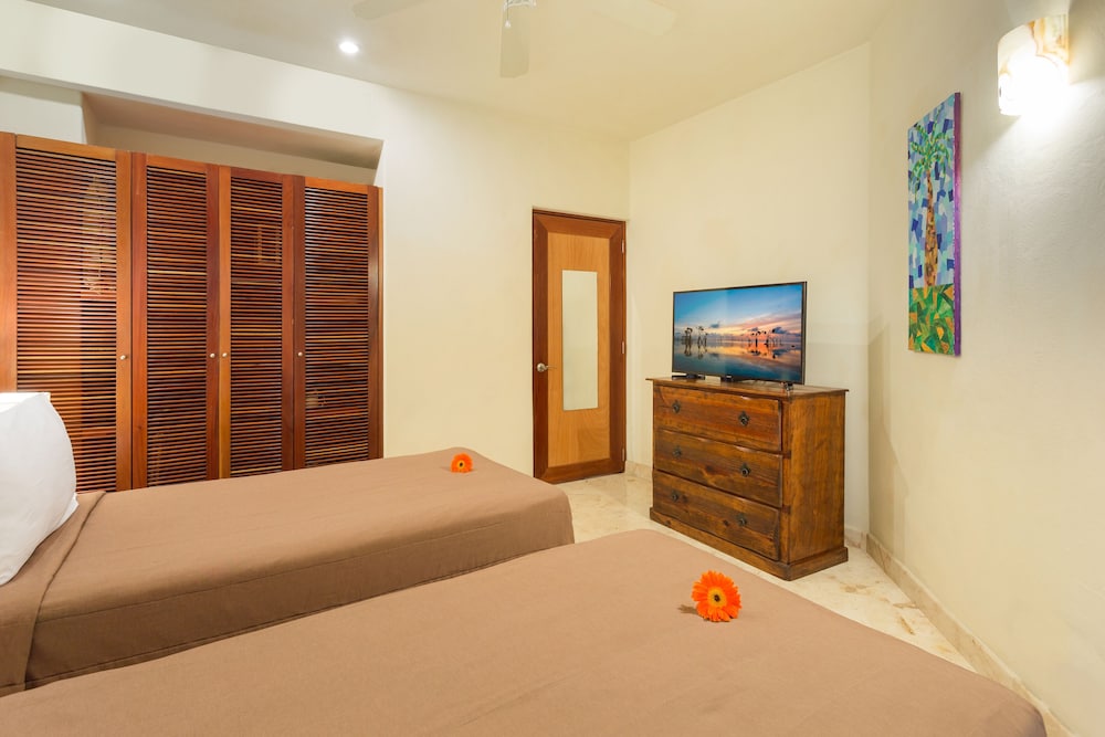 porto playa condo hotel and beachclub