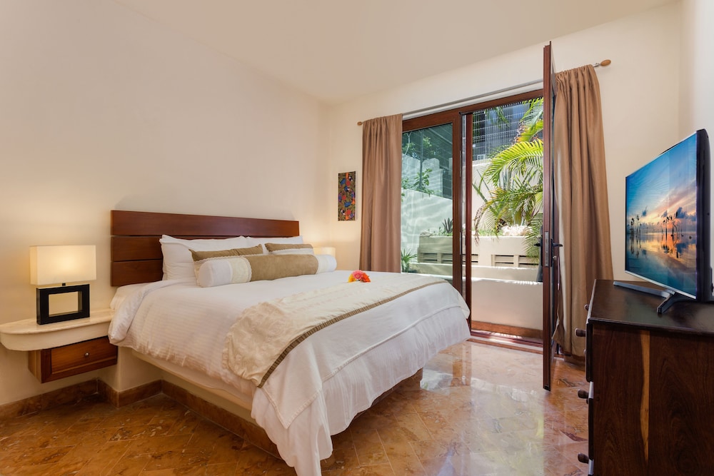 porto playa condo hotel and beachclub