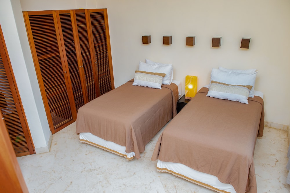 porto playa condo hotel and beachclub