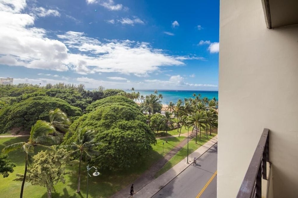 castle waikiki grand hotel