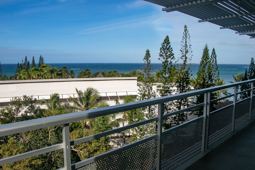 chateau royal beach resort and spa