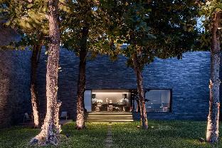 the secret pool villas by the library