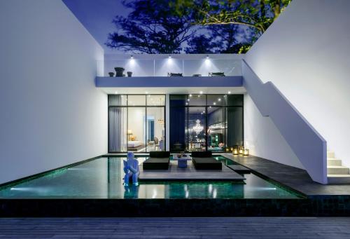 the secret pool villas by the library