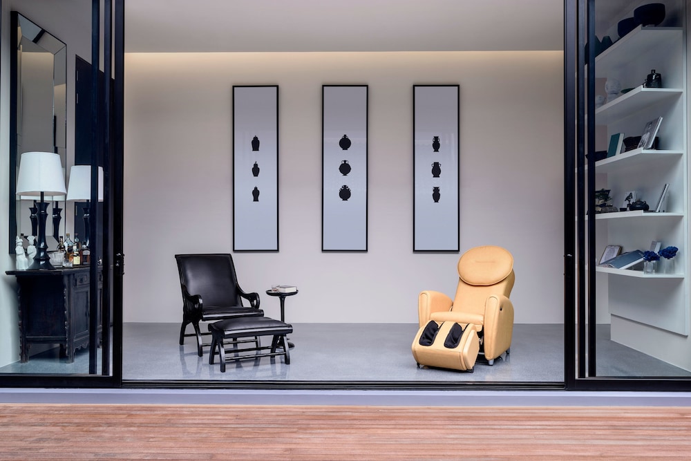 the secret pool villas by the library