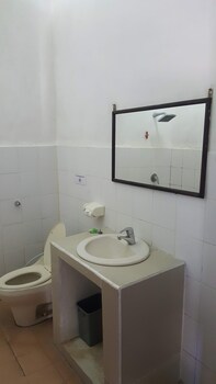 Aman Gati Hotel Lakey,,3 star
