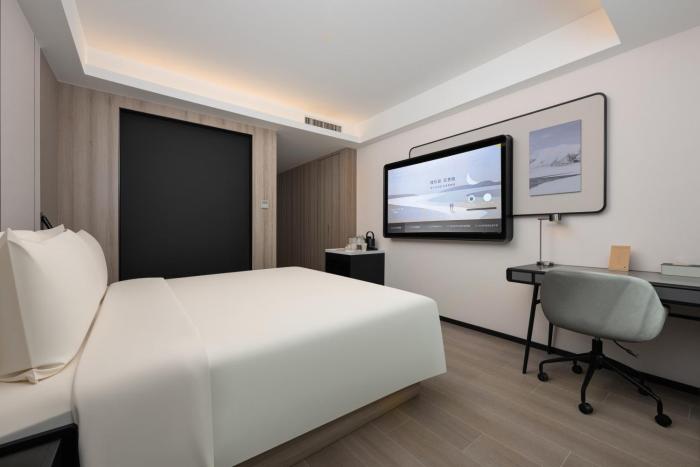 atour hotel petroleum university xian