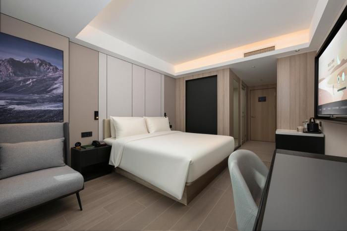 atour hotel petroleum university xian