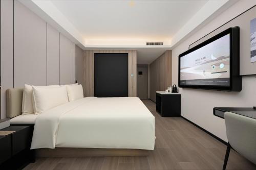 atour hotel petroleum university xian