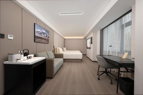 atour hotel petroleum university xian