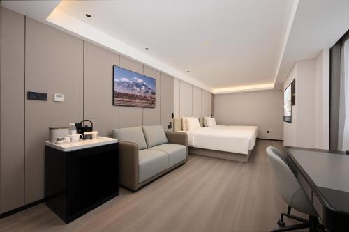 atour hotel petroleum university xian