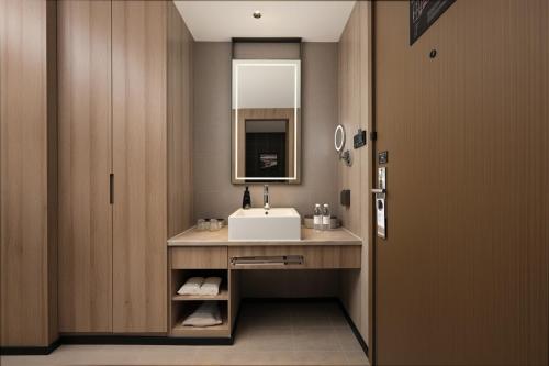 atour hotel petroleum university xian