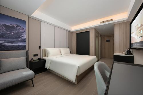 atour hotel petroleum university xian