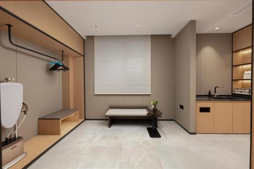 atour hotel petroleum university xian
