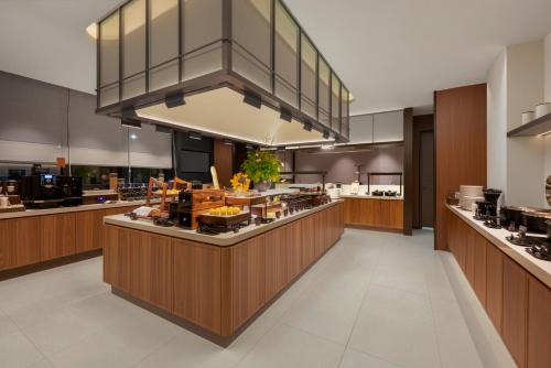 atour hotel petroleum university xian
