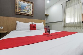 reddoorz plus tuparev cirebon