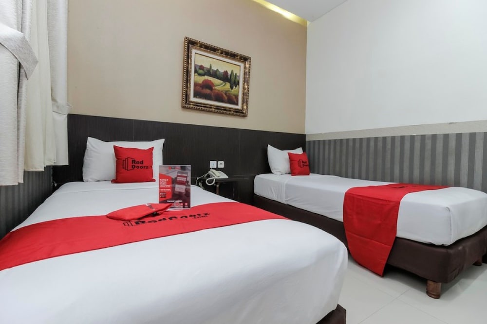 reddoorz plus tuparev cirebon