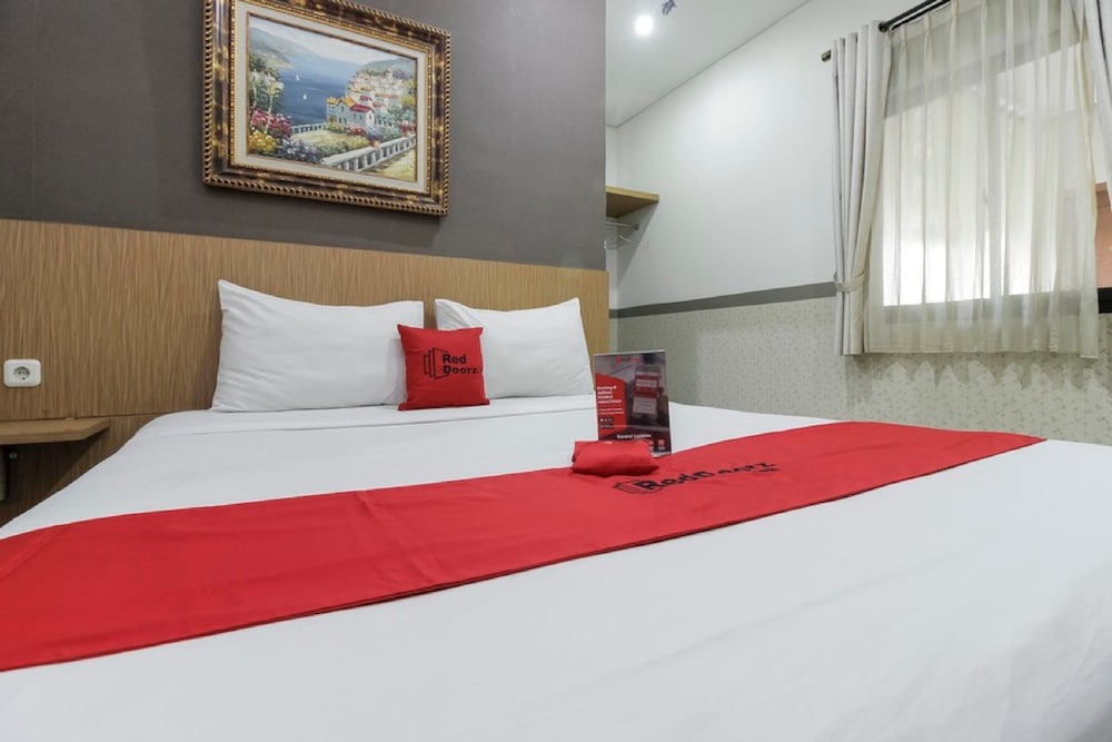 reddoorz plus tuparev cirebon