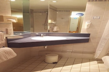 holiday inn express london park royal an ihg hotel