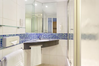 holiday inn express london park royal an ihg hotel