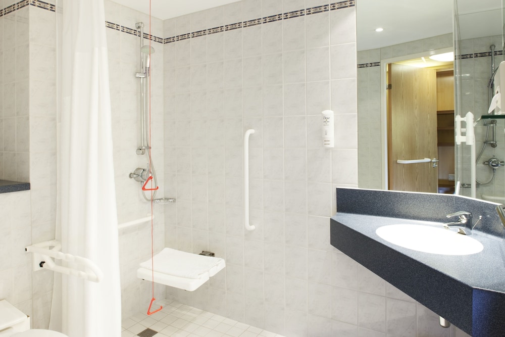 holiday inn express london park royal an ihg hotel