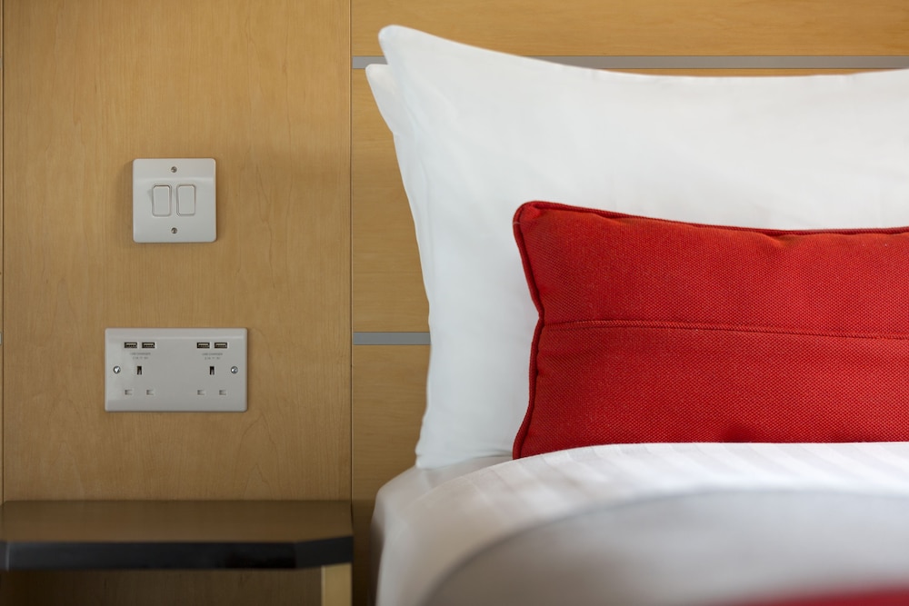 holiday inn express london park royal an ihg hotel