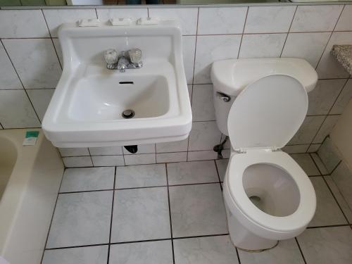 emerald inn and lounge