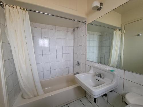 emerald inn and lounge