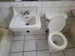 emerald inn and lounge