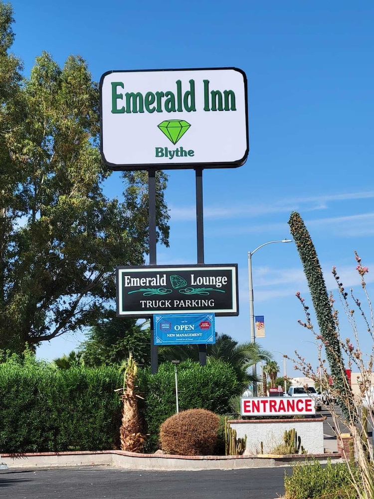 emerald inn and lounge