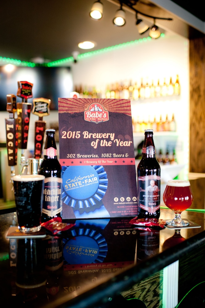 emerald inn and lounge