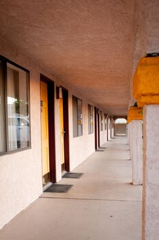 emerald inn and lounge