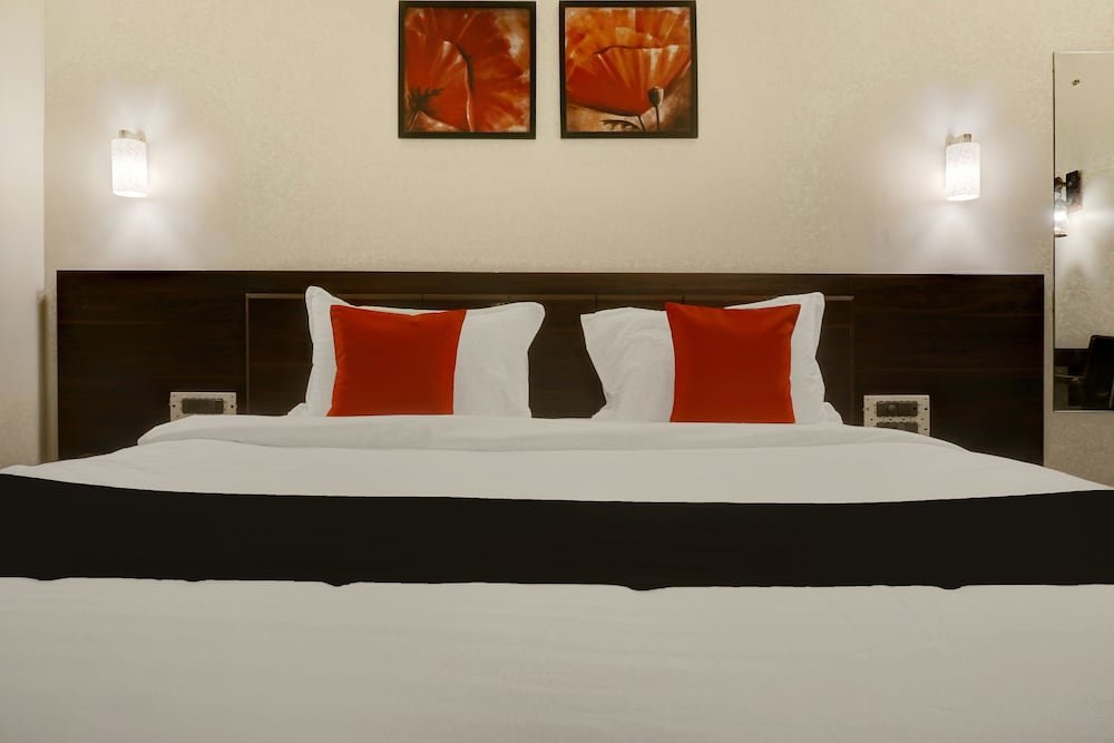 Capital O 38128 Omkar Executive,Erandwane,3 star