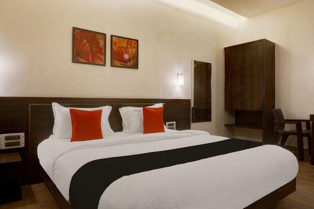 Capital O 38128 Omkar Executive,Erandwane,3 star