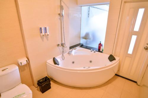 a25 hotel dich vong hau