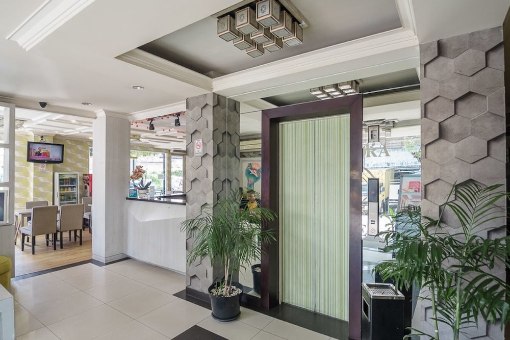 reddoorz plus near mangga besar station 2