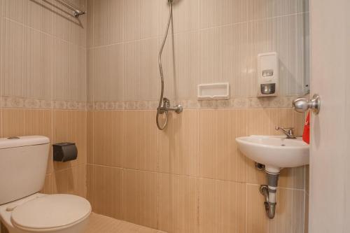 reddoorz plus near mangga besar station 2