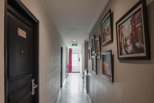 reddoorz plus near mangga besar station 2