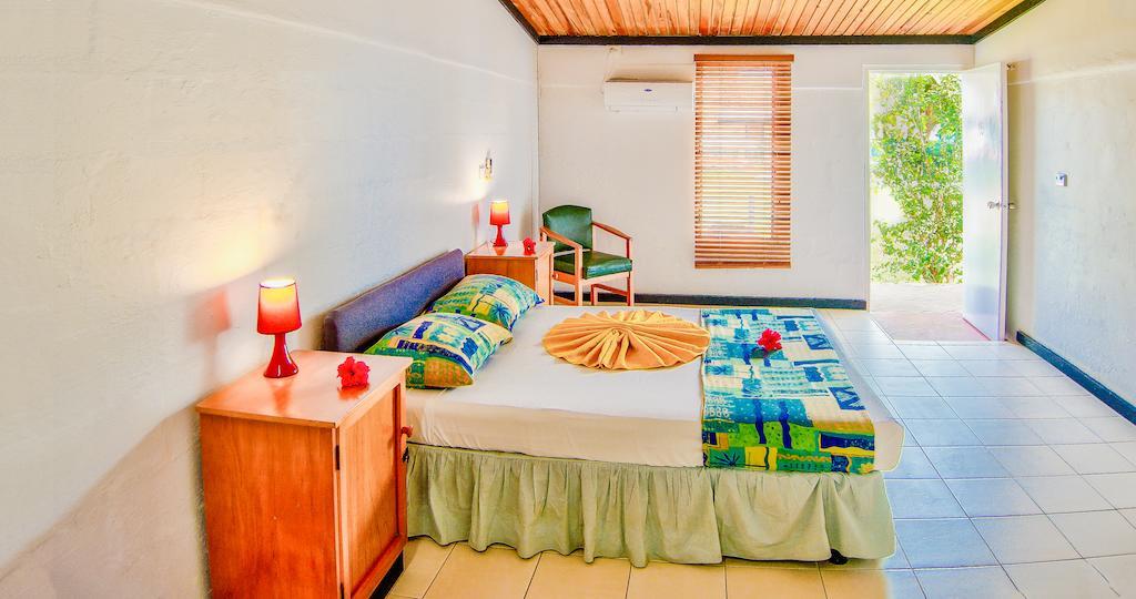 Bamboo Backpackers,Denarau Island>>Coral Coast,2 star