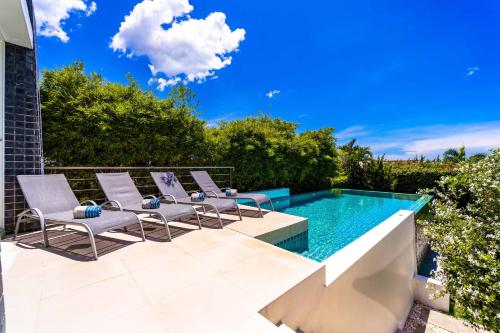 phu montra villa with ocean view a4