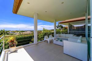 phu montra villa with ocean view a4