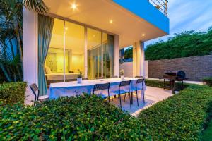 phu montra villa with ocean view a4