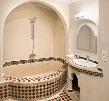 the central house marrakech medina hostel