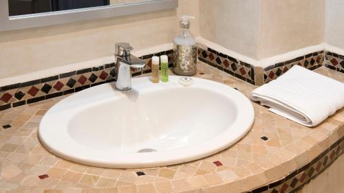 the central house marrakech medina hostel